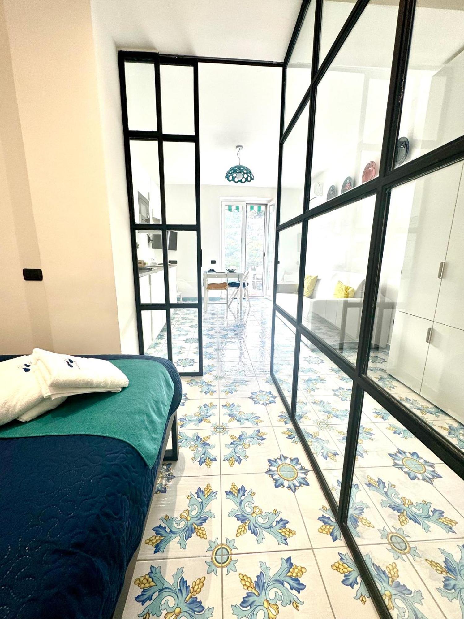 Appartement Panoramic Flat Amalfi Coast - Sea View 1 à Vietri Extérieur photo
